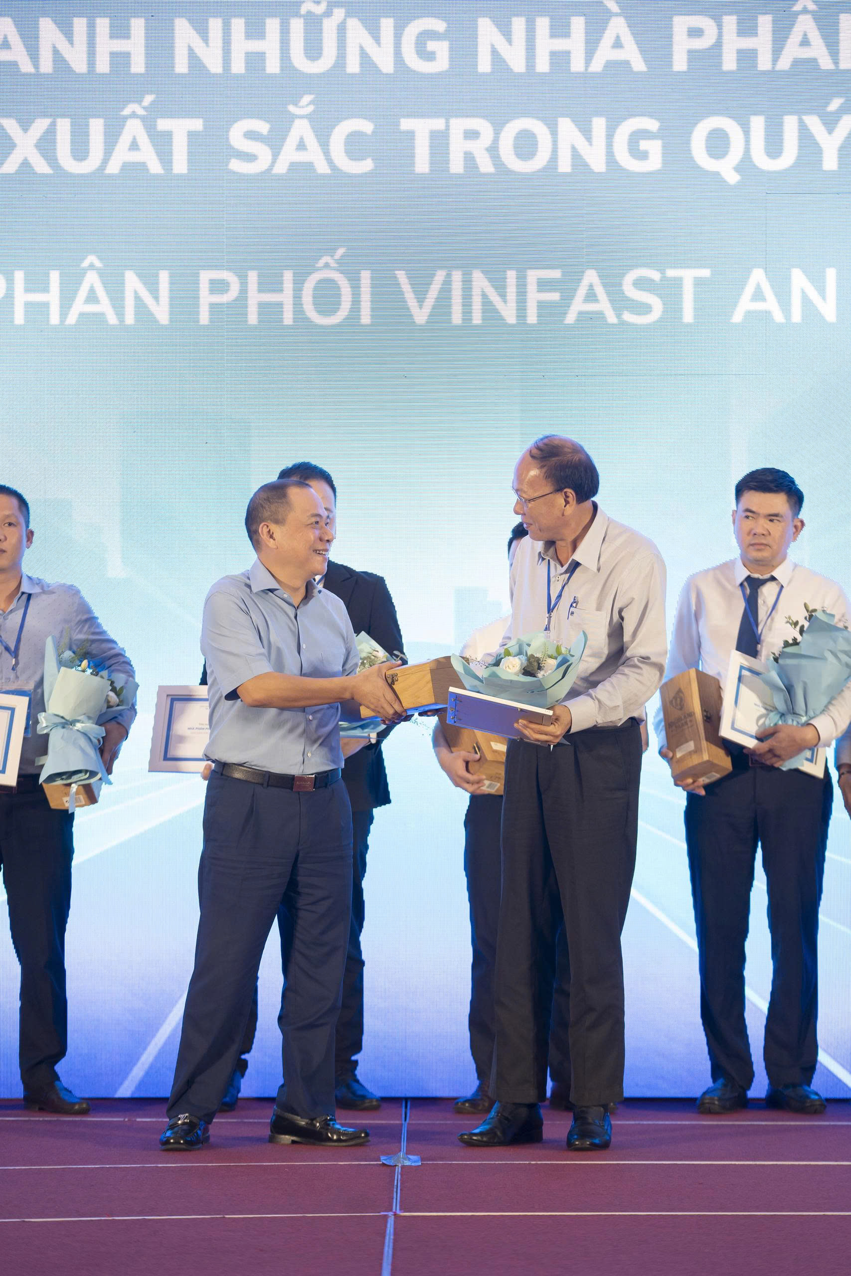 [Logo giải thưởng AUTOBEST]