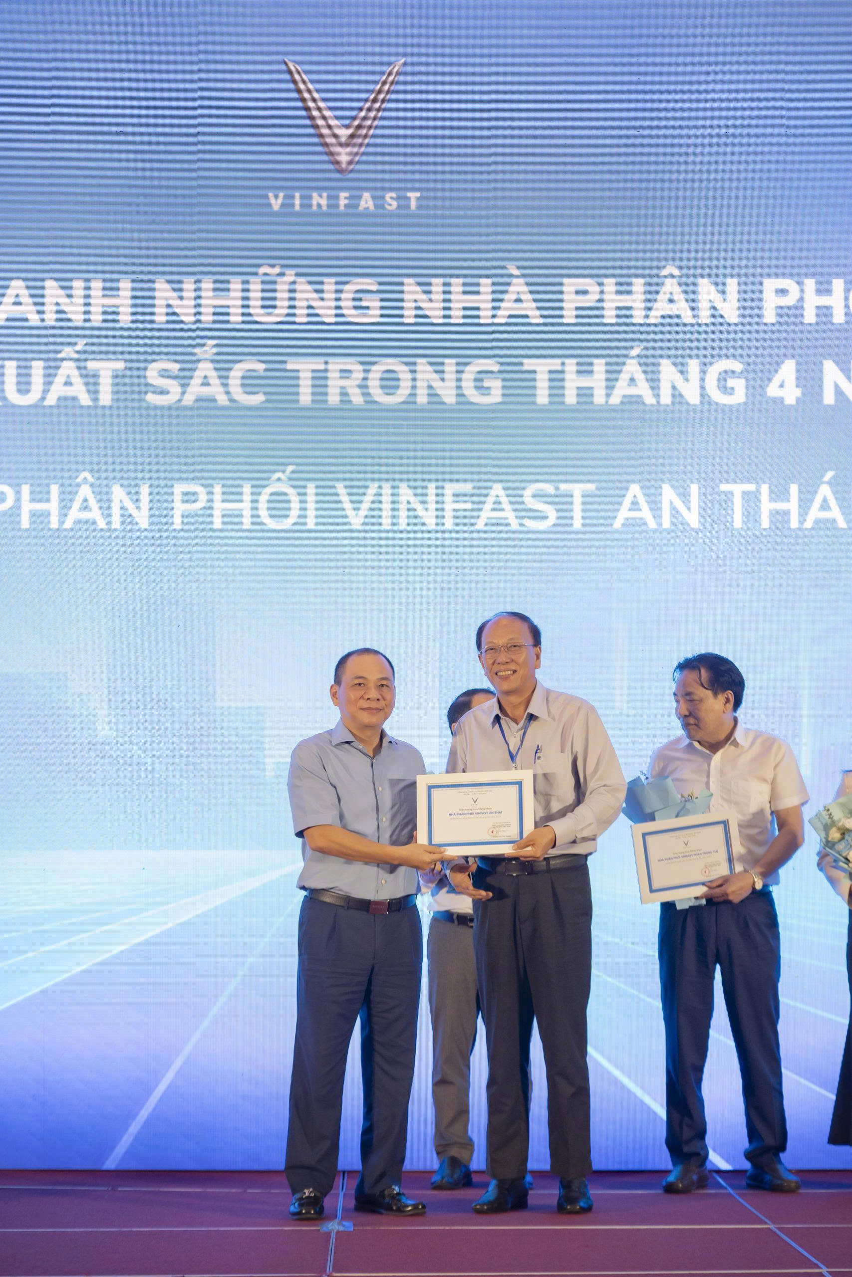 [Logo giải thưởng AUTOBEST]